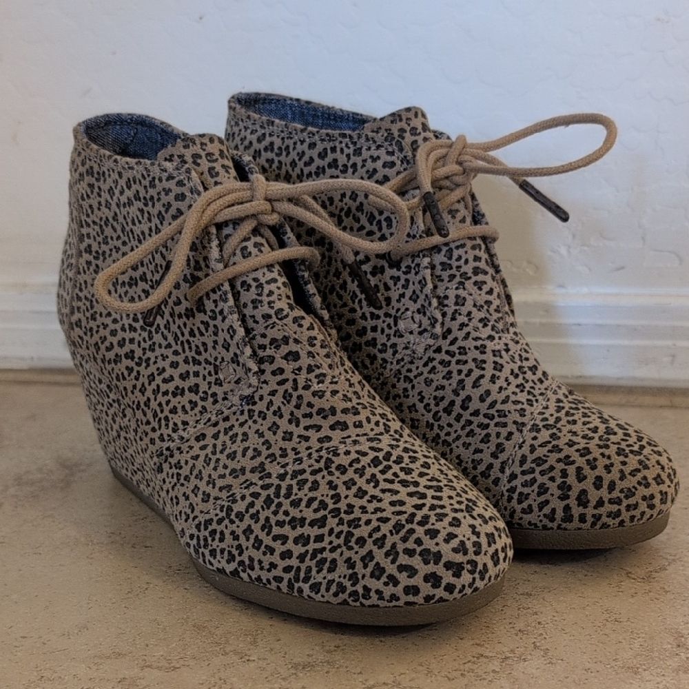 TOMS Tan Animal Cheetah Leopard Print Heel Ankle Tie Bootie - Size 6.5
